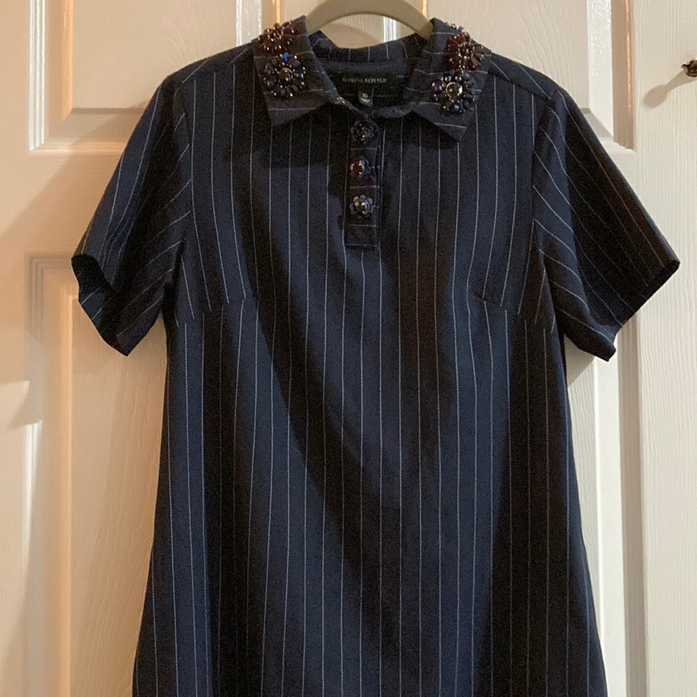 Banana Republic XS shirt dress with beaded collar